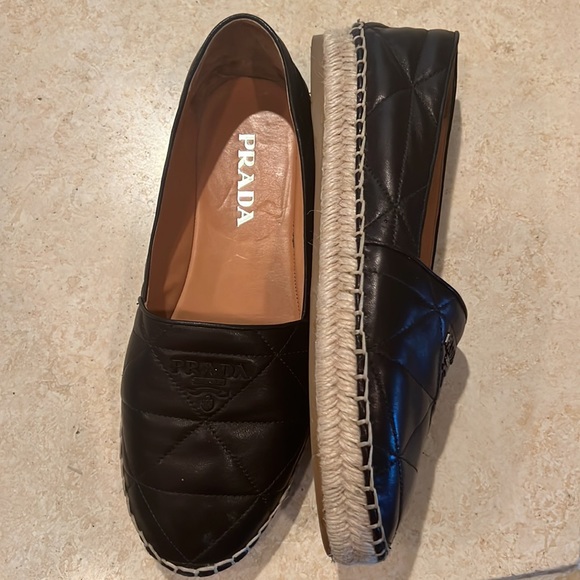 I purchased it in Italy and Im size 8, this 9(39.5 European) it’s running big. - Picture 4 of 5